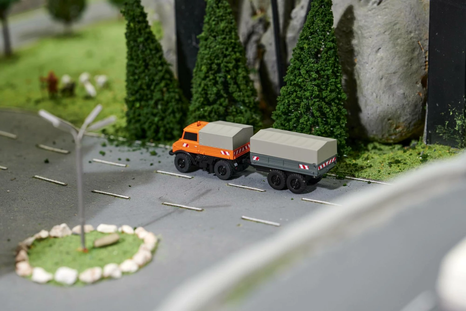 Carson RC 1:87 Planenanhänger Für Unimog 4 Carson RC 1:87 Planenanhänger Für Unimog – Bild 4