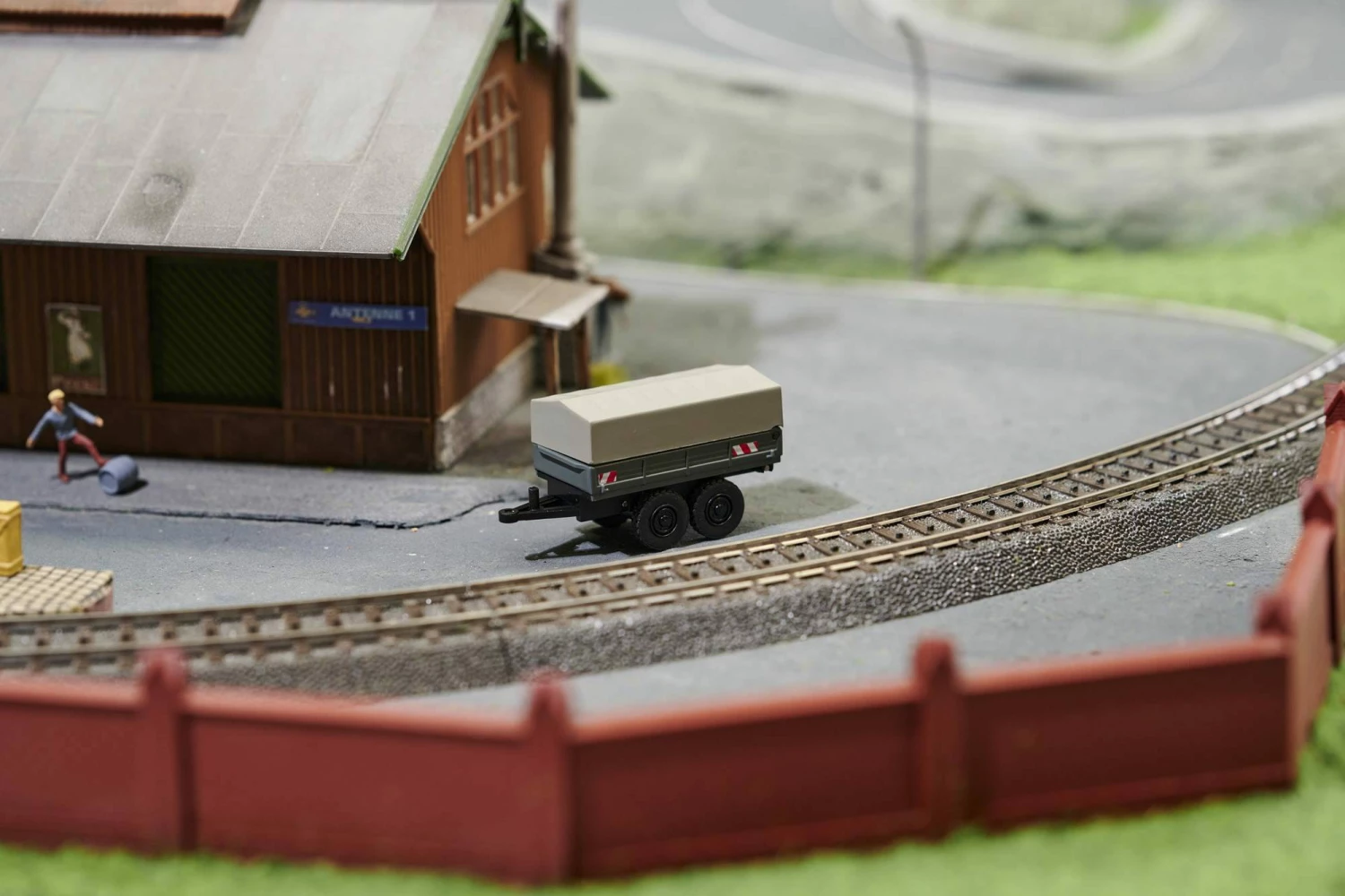 Carson RC 1:87 Planenanhänger Für Unimog 5 Carson RC 1:87 Planenanhänger Für Unimog – Bild 5